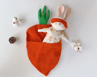 Bambola coniglietto addormentata con carota, giocattolo di peluche e vestiti per l'arredamento della scuola materna, regalo di compleanno per baby shower, bambola d'arte unica, bambola morbida
