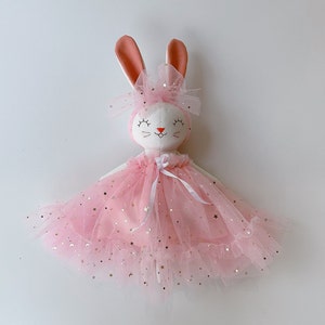 MEILLEUR PRIX-Poupée lapin faite main, poupée en tissu, poupée héritage, poupée lapin, robe rose de princesse, poupée personnalisée, poupée de chiffon, poupée personnalisée image 1