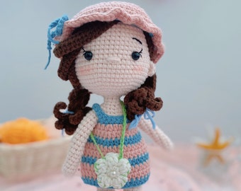 Poupée princesse avec robe unique, cheveux bruns, cadeaux artisanaux au crochet, cadeau pour elle, poupée Amigurumi, poupée en tricot