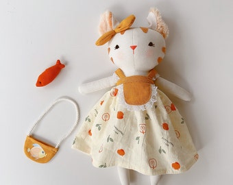 Muñeca de gato hecha a mano, tela de lino natural de muñeca suave, juguete de peluche hecho a mano, muñeca de arte única, ropa de muñeca para niñas, regalo para niños