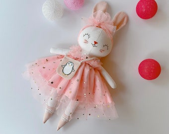 GRANDE POUPÉE - Poupée lapin faite main avec jupe fleurie, poupée en tissu doux en lin, poupée héritage faite main, poupée en textile, poupée de chiffon, poupée princesse