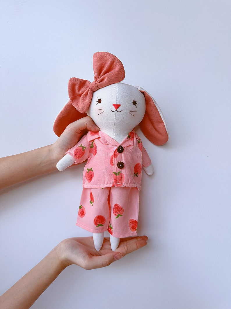 Poupée lapin Pijama rose, poupée en coton Baby, poupée avec vêtements, poupée héritage, poupée en tissu, poupée de chiffon lapin, cadeau pour enfants image 2