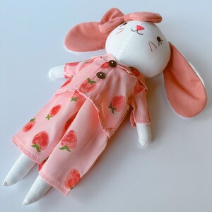 Muñeca conejita pijama rosa, muñeca de algodón BaBy, muñeca con ropa, muñeca reliquia, muñeca de tela, muñeca de trapo conejito, regalo para niños imagen 4