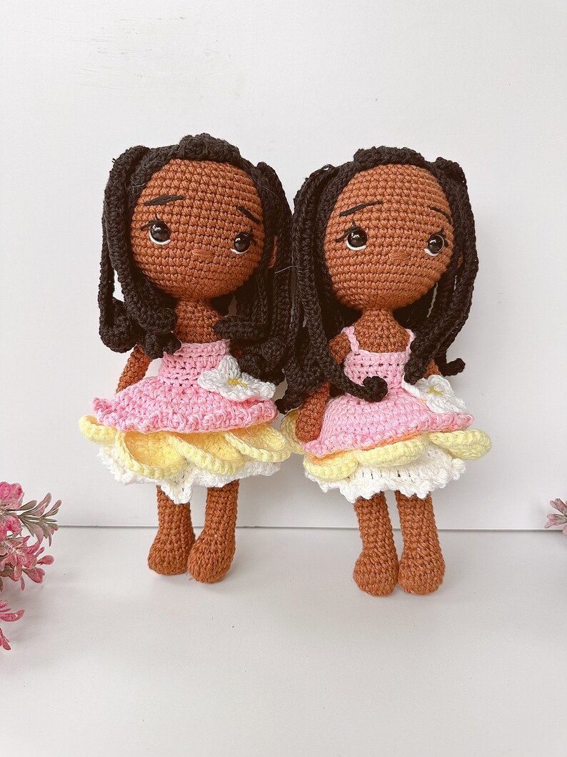 Poupée fille noire, Poupée au crochet faite main pour enfants, Cadeau pour fille, Jouets faits main, Poupée au crochet, Poupée avec robe image 1