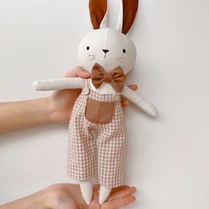 Bambola coniglietto, bambola in tessuto morbido di lino, bambola fatta a mano cimelio, bambola tessile, bambola di pezza, bambola per bambini Doll With Outfit