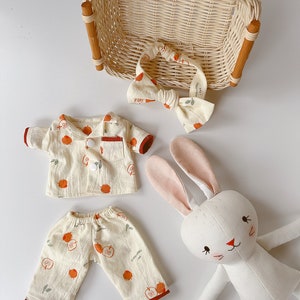 Dormeuse faite main, poupée lapin Pijama, poupée en coton pour bébé, poupée avec vêtements, poupée ancienne, poupée en tissu, poupée lapin de chiffon, cadeau pour enfants image 4