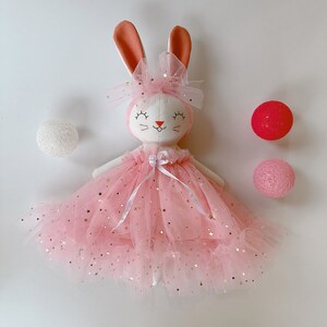 MEILLEUR PRIX-Poupée lapin faite main, poupée en tissu, poupée héritage, poupée lapin, robe rose de princesse, poupée personnalisée, poupée de chiffon, poupée personnalisée image 4