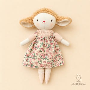 Ovelha de linho feita à mão, boneca de cordeiro personalizada, brinquedo de pano macio, presente para chá de bebê, decoração de berçário para família, presente para crianças, presente de Natal