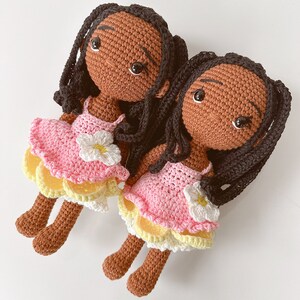 Poupée fille noire, Poupée au crochet faite main pour enfants, Cadeau pour fille, Jouets faits main, Poupée au crochet, Poupée avec robe image 8