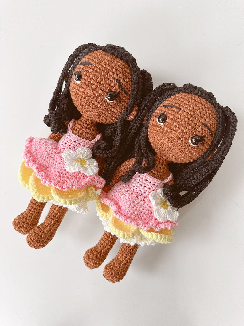 Poupée fille noire, Poupée au crochet faite main pour enfants, Cadeau pour fille, Jouets faits main, Poupée au crochet, Poupée avec robe image 8