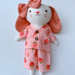 Muñeca conejita pijama rosa, muñeca de algodón BaBy, muñeca con ropa, muñeca reliquia, muñeca de tela, muñeca de trapo conejito, regalo para niños imagen 3