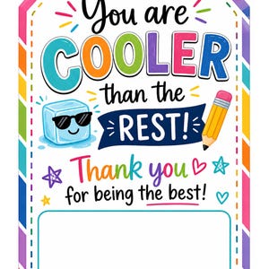 Op de afbeelding: Een kleurrijk cadeaulabel met een regenboogrand en de tekst "You are COOLER than the REST!" in speelse letters. Bevat een ijsblokje met zonnebril en een potloodillustratie. Het label zegt ook "Thank you for being the best!"