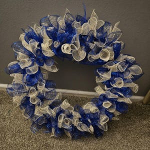 corona blanca y azul