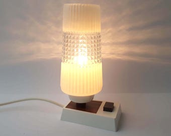 Antyczna mała lampa stołowa z połowy XX wieku, pięknie ukształtowana lampa MCM, drewno tekowe, brązowo-biała, lampa woreczek, lampka nocna, lampa do czytania, styl retro z lat 50., 60. i 70.