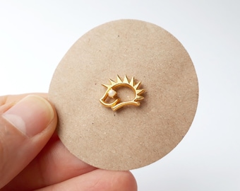 VINTAGE Mini Brosche stilisierter Igel mit kleiner Perl goldener Boho Hippie Waldtier Pin minimalistisch