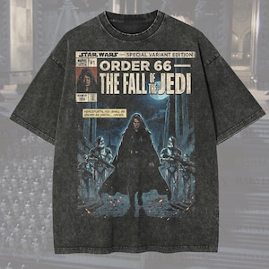 Könnte beinhalten: Übergroßes, pfefferfarben gewaschenes T-Shirt mit einem Comic-Grafikdesign aus Star Wars. Das Design zeigt den Text "ORDER 66 - THE FALL OF THE JEDI" sowie Kunstwerke von Darth Vader und Sturmtruppen. Das Shirt hat auch den Text "Original Artist of This Design".
