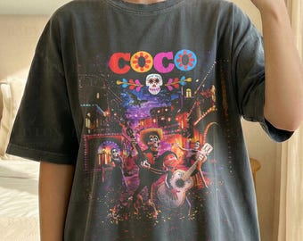 Camisa vintage de Disney Coco, camisa temática de la película Disneyland Coco, camisa de Disney Coco, camiseta con póster de Ernesto de la Cruz Héctor Riveras Dante Coco