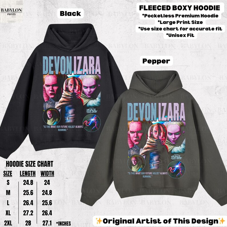 Pu&ograve; includere: Felpe con cappuccio boxy in pile nere e color pepe con un design a stampa grande. Il design presenta il testo "DEVON IZARA" e una grafica di una persona. Le felpe con cappuccio hanno un design senza tasche e sono disponibili in varie taglie.