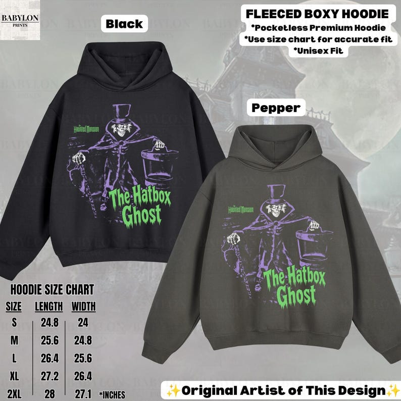 Puede incluir: Dos sudaderas con capucha boxy de felpa en colores negro y pimienta, con un gr&aacute;fico de The Hatbox Ghost en morado y verde. El texto dice Haunted Mansion y The Hatbox Ghost. Se incluye una tabla de tallas con medidas en pulgadas de la S a la 2XL.
