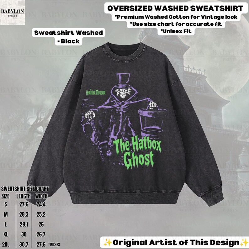 Puede incluir: Una sudadera negra lavada de corte oversize con un gr&aacute;fico de The Hatbox Ghost de Haunted Mansion. El dise&ntilde;o incluye texto e im&aacute;genes en morado y verde. La sudadera tiene cuello redondo y mangas largas, con una tabla de tallas en pulgadas.