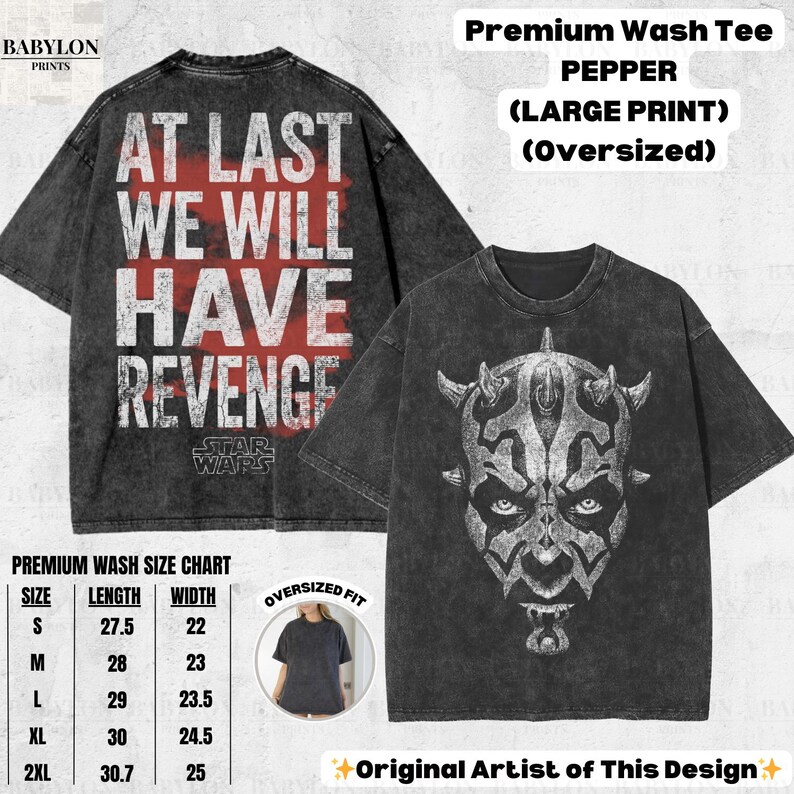 Op de afbeelding: Oversized peperkleurige T-shirts met Star Wars-graphics. E&eacute;n shirt heeft de tekst "AT LAST WE WILL HAVE REVENGE" en het Star Wars-logo. De andere toont een Darth Maul-gezicht. Inclusief een maattabel in cm.