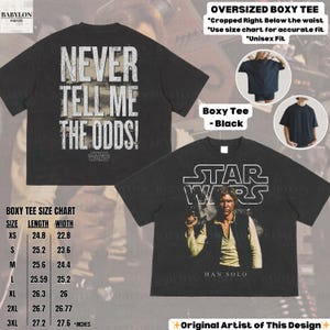 Puede incluir: Camiseta negra de corte holgado y talla grande con la frase "NEVER TELL ME THE ODDS!" y el logo de Star Wars en la espalda. La parte delantera muestra a Han Solo y el logo de Star Wars. Incluye una tabla de tallas. Medidas en cm.
