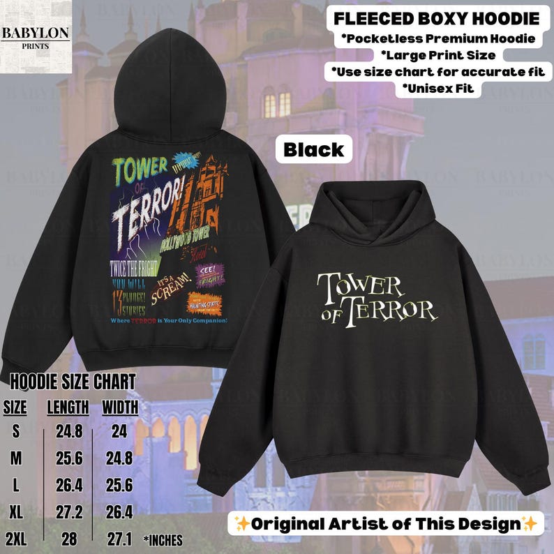 Op de afbeelding: Zwarte fleece boxy hoodie met "Tower of Terror" tekst op de voor- en achterkant. De achterkant heeft een kleurrijke afbeelding met de tekst "Tower of Terror" en andere zinnen. De maattabel van de hoodie is inbegrepen.