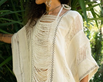 Poncho Suelto Blanco - Top Hippie para Mujer - Ropa Tribal - Prenda Ceremonial - Traje Espiritual