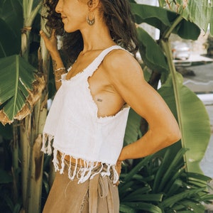 Top corto blanco - Top con bordes deshilachados - Ropa natural - Traje de diosa