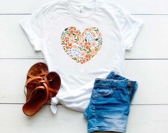 Boho Floral Heart Mutted Colors Camiseta favorita de las mujeres