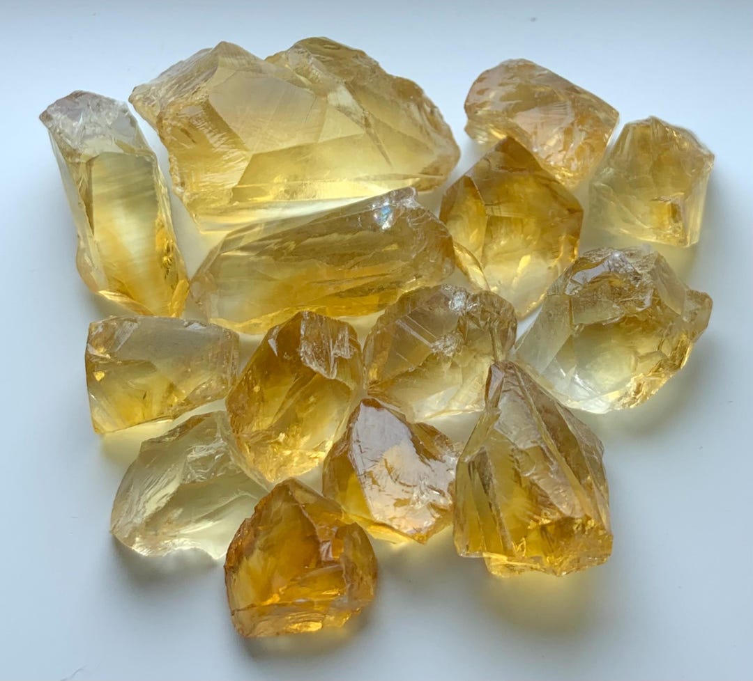 天然の黄色の宝石、シトリン原石 - 癒し、豊かさ、そして11月の誕生石