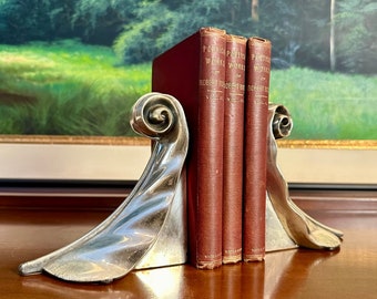 Mid-Century French Style Brass Scroll Bookends, Curled Tropical Leaf Design 5" Tall Likely PM Craftsman, Distressed Library Book Shelf Decor