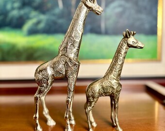 ヴィンテージの真鍮製キリンの置物：お母さんと赤ちゃん、サファリ風の