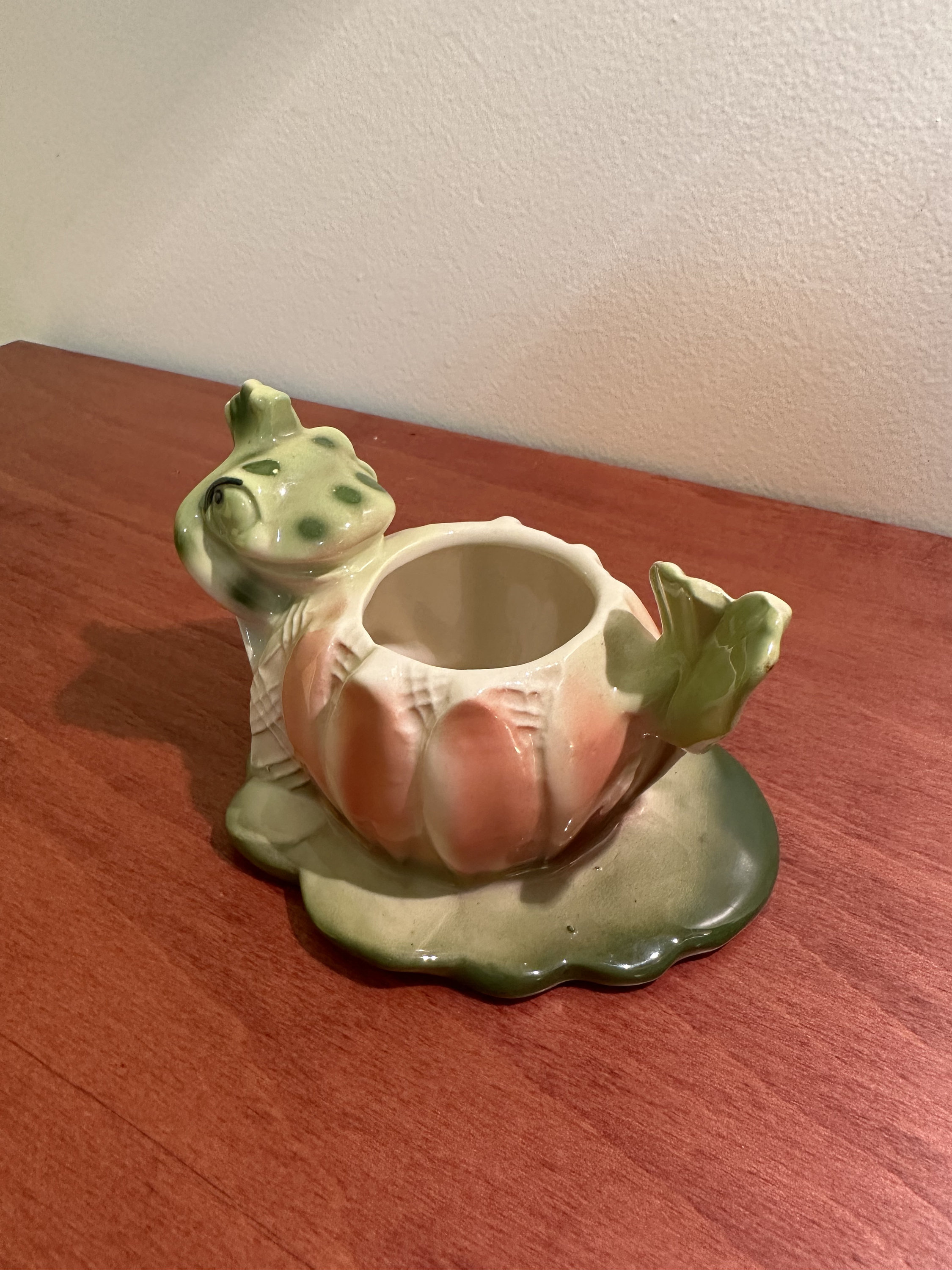 Vintage Shawnee Frog Planter: USA Pottery Lily Pad Lotus Flower