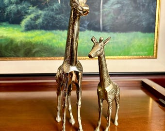 ヴィンテージの真鍮製キリンの置物：お母さんと赤ちゃん、サファリ風の