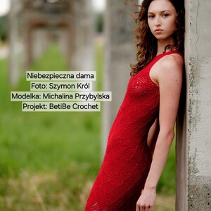 May include: A sleeveless, floor-length red crochet dress featuring a textured, repeating wave pattern. The dress includes the text: Niebezpieczna dama, Foto: Szymon Kr&oacute;l, Modelka: Michalina Przybylska, Projekt: BetiBe Crochet.