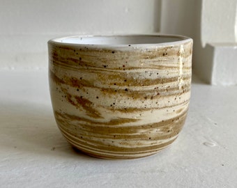 Tasse en céramique marbrée, poterie faite à la main