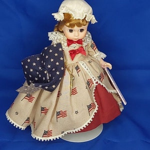 Madame Alexander Betsy Ross 8" Doll #312 Miniature Showcase with stand and box