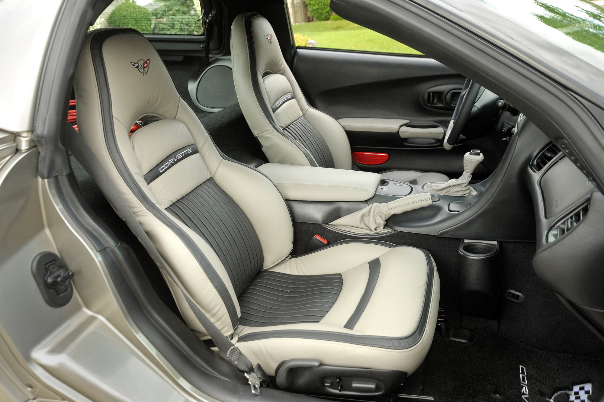 シートカバー Corvette C5 / Z06 1997-2004合成皮革交換シート・シート - オリジナルのタイトルを表示 Corvette C5/Z06 1997-2004 合成皮革交換標準シ