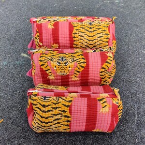 Kulturtasche mit Tiger Print, gesteppter Baumwollblock, Kosmetiktasche, Reisetasche, Vintage Make-up Tasche, Reißverschlusstasche, Geschenk für Frauen