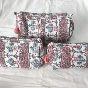 Kulturtaschen Set aus gesteppter Baumwolle: Handgefertigte Make-up-Taschen mit Blockprint