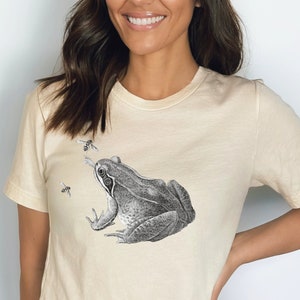 Frog T-shirt, Aesthetic Shirt, Cottage core Frog Tee, Gift for Animal Lover , Plus Sizes Available