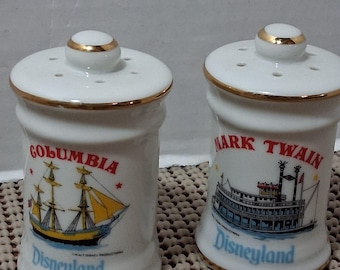 Saliera e pepiera vintage in porcellana Disneyland Mark Twain & Columbia da 2,5 pollici con finiture dorate