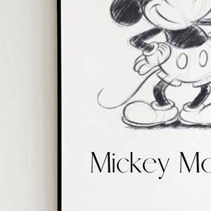 Pode incluir: Esbo&ccedil;o a l&aacute;pis preto e branco do Mickey Mouse, com o texto "Mickey Mouse" abaixo da imagem.