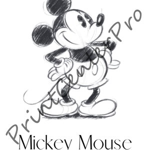 Pode incluir: Um esbo&ccedil;o a l&aacute;pis preto e branco do Mickey Mouse. O Mickey est&aacute; de p&eacute; com a m&atilde;o direita na anca e a esquerda levantada. Ele est&aacute; olhando para cima e sorrindo. O texto "Mickey Mouse" est&aacute; escrito abaixo da imagem.