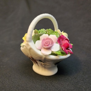 Vintage Aynsley Fine Bone China Hand Modelled Hand Painted Porcelain Basket  Capodimonte B1