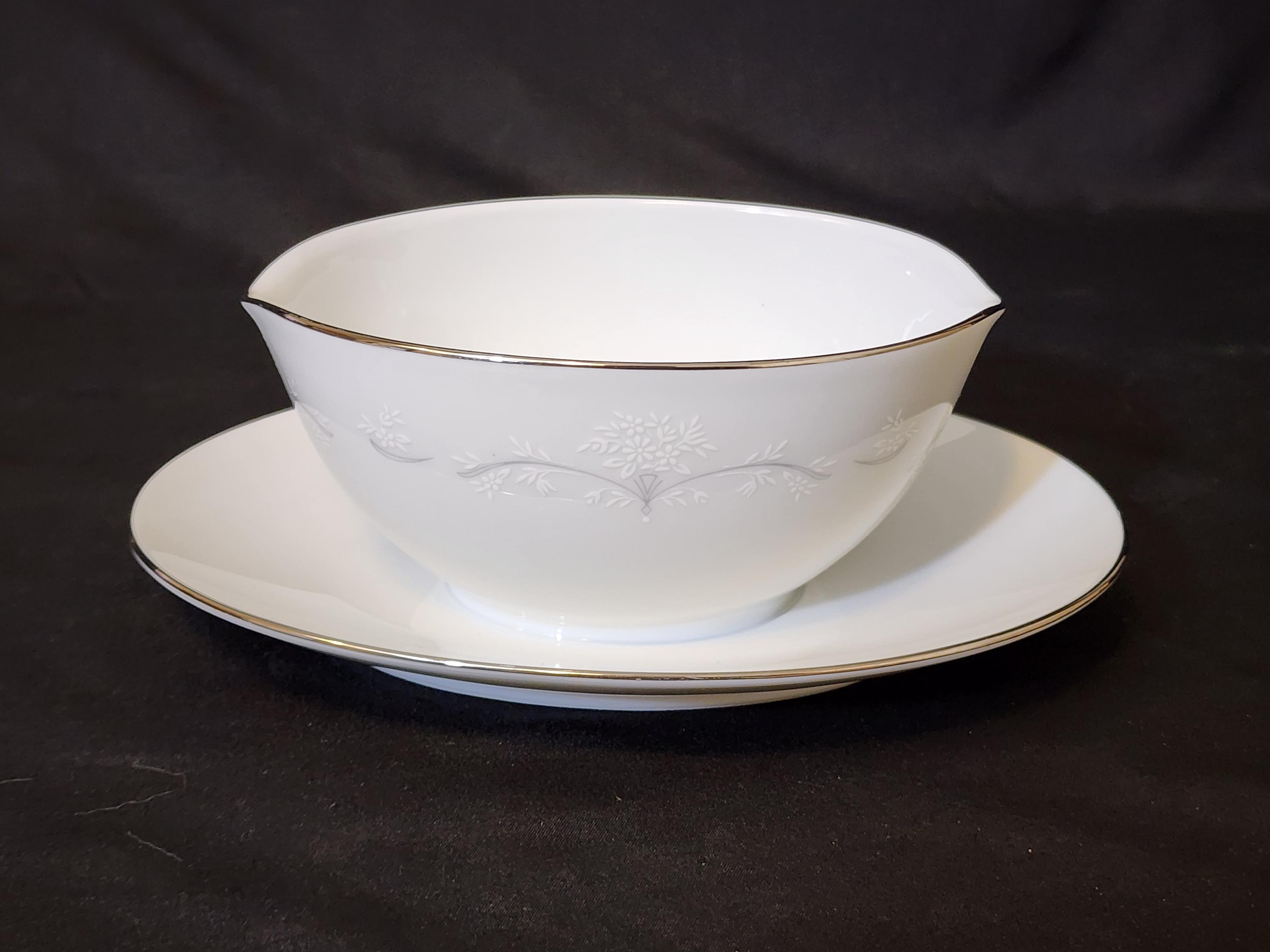 Noritake Whitebrook 6441 Fine China Gravy Boat W/attached