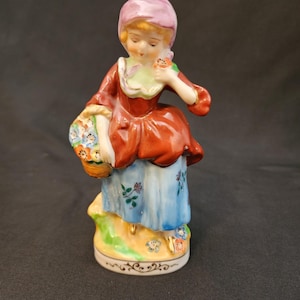 Vintage Occupied Japan Porcelain Lady with Flower Basket Colonial B17