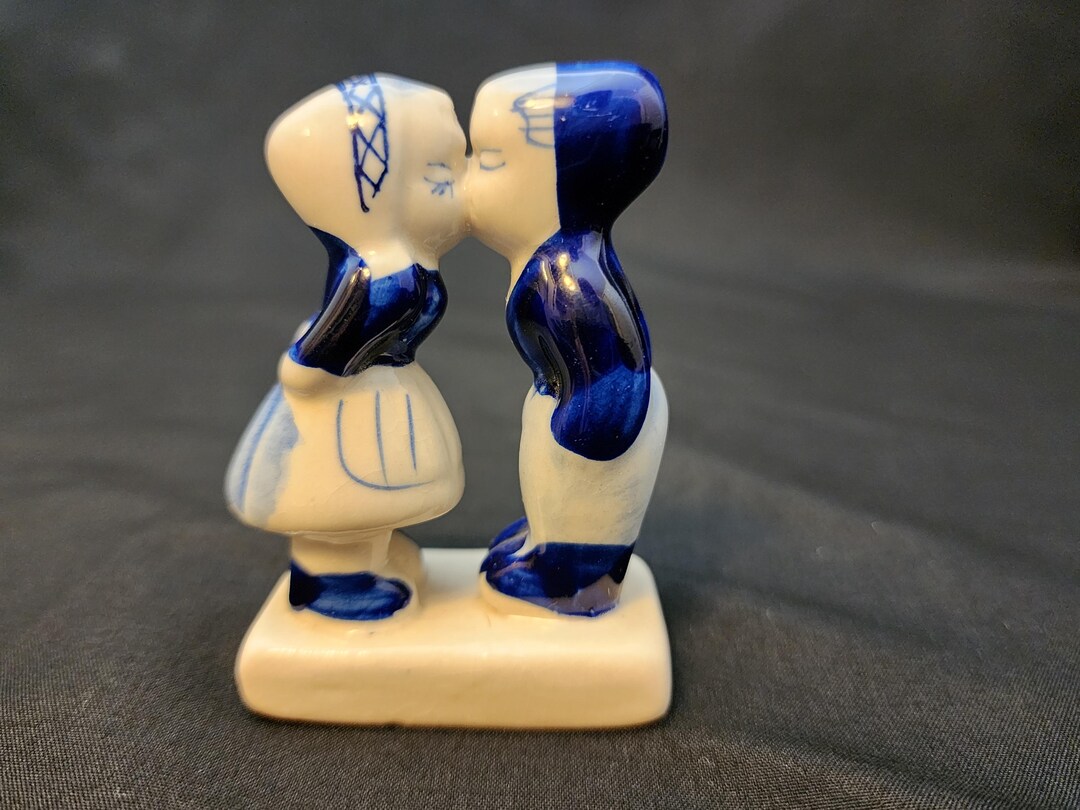 Delft Blue Kissing Dutch Boy and Girl Figurine Vintage Ceramic Holland ...