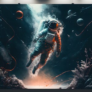 Puede incluir: Un astronauta flota en el espacio, rodeado de nebulosas giratorias y planetas distantes. El traje del astronauta es una mezcla de blanco y naranja, con una luz brillante que emana de detrás de él.